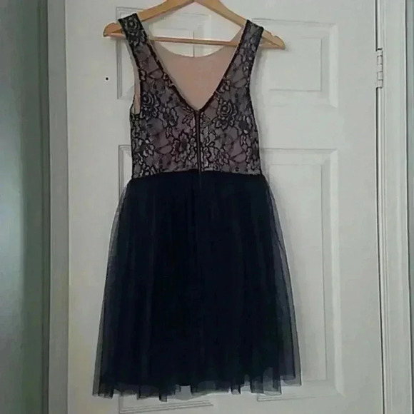 Forever 21 Lace and Tulle A-line Dress - Picture 3 of 3